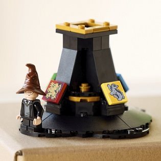 Harry Potter LEGO 76429 Mluvící Moudrý klobouk (4)
